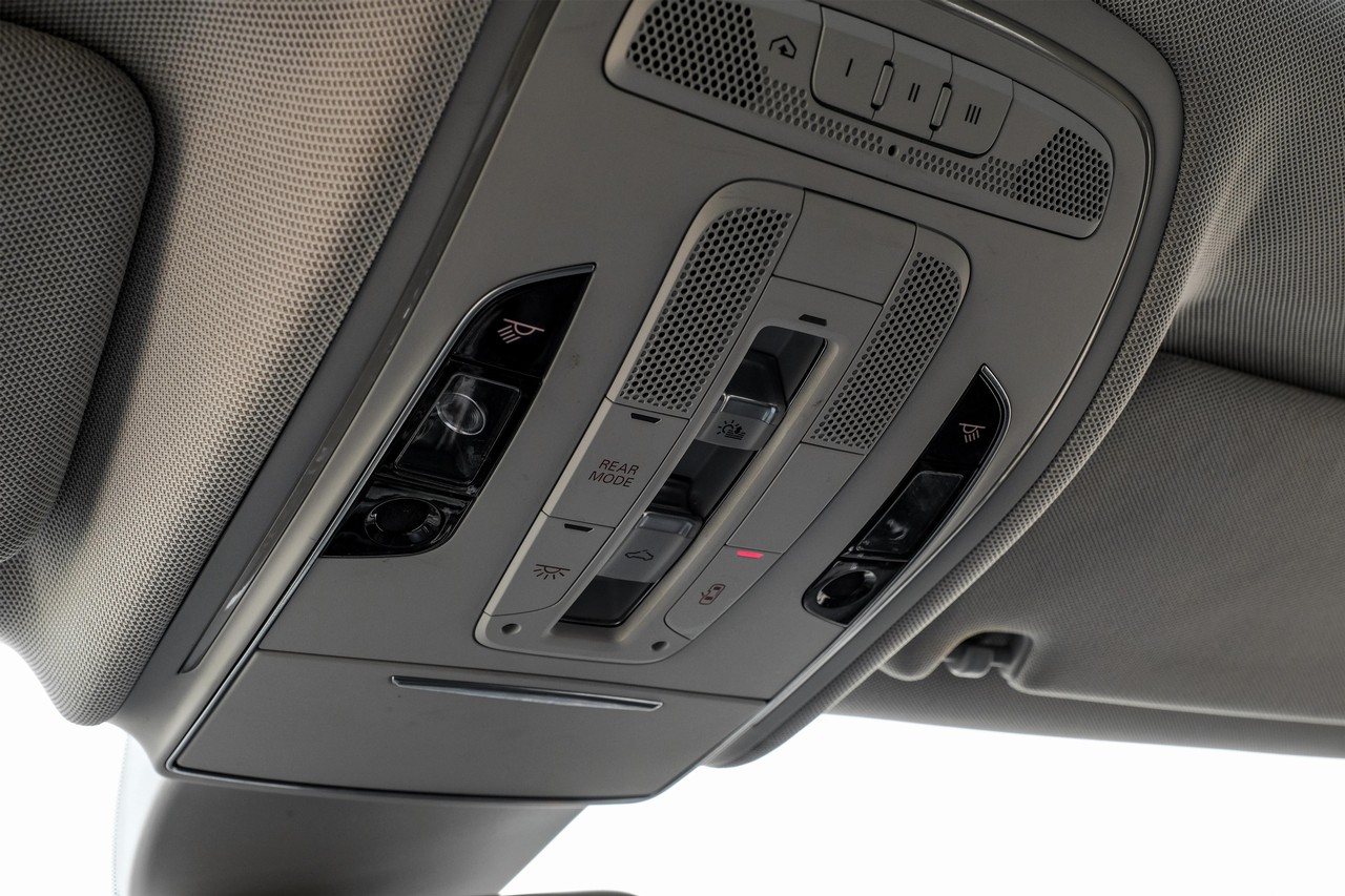 Audi A8 L Vehicle Main Gallery Image 34
