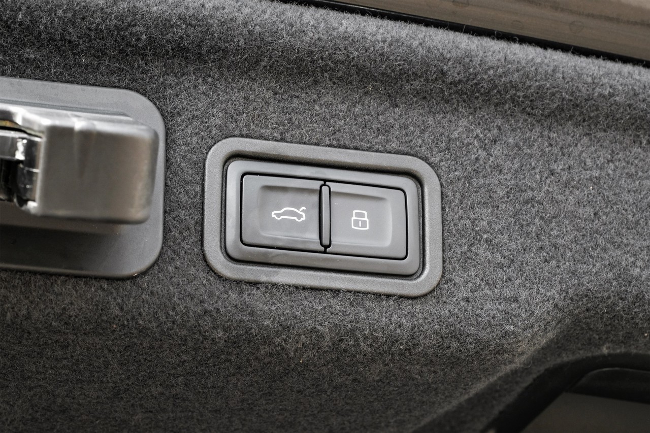 Audi A8 L Vehicle Main Gallery Image 53