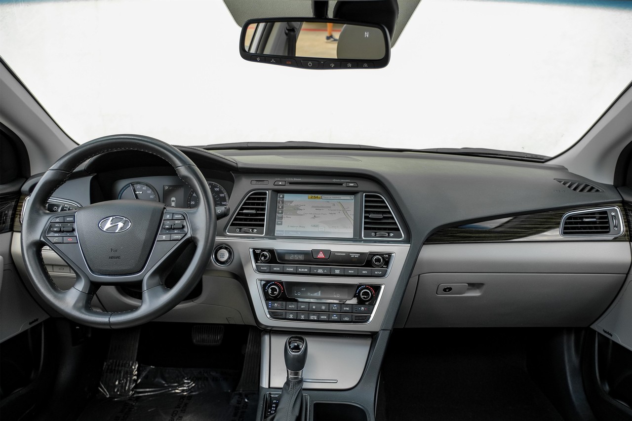 Hyundai Sonata Hybrid Vehicle Main Gallery Image 14