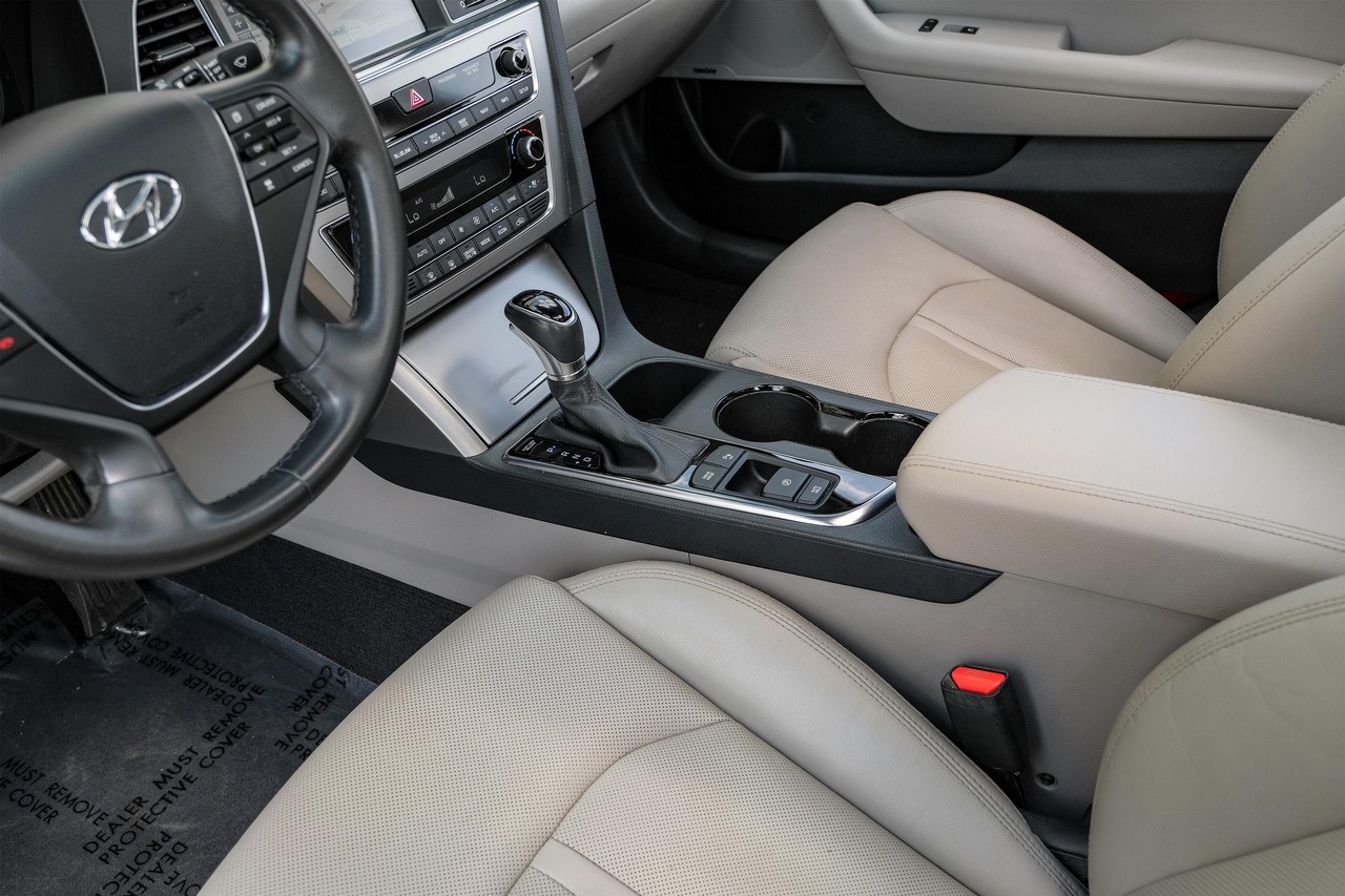 Hyundai Sonata Hybrid Vehicle Main Gallery Image 24