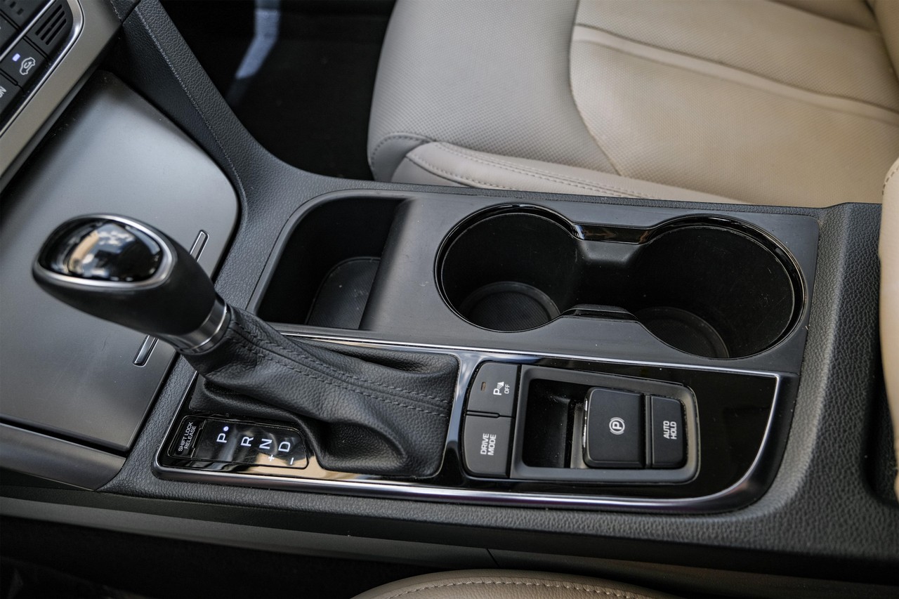 Hyundai Sonata Hybrid Vehicle Main Gallery Image 25