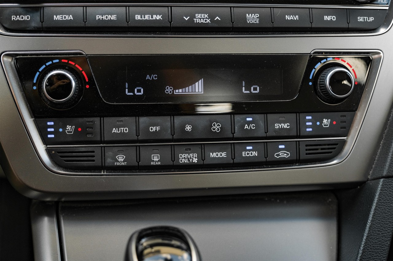 Hyundai Sonata Hybrid Vehicle Main Gallery Image 27