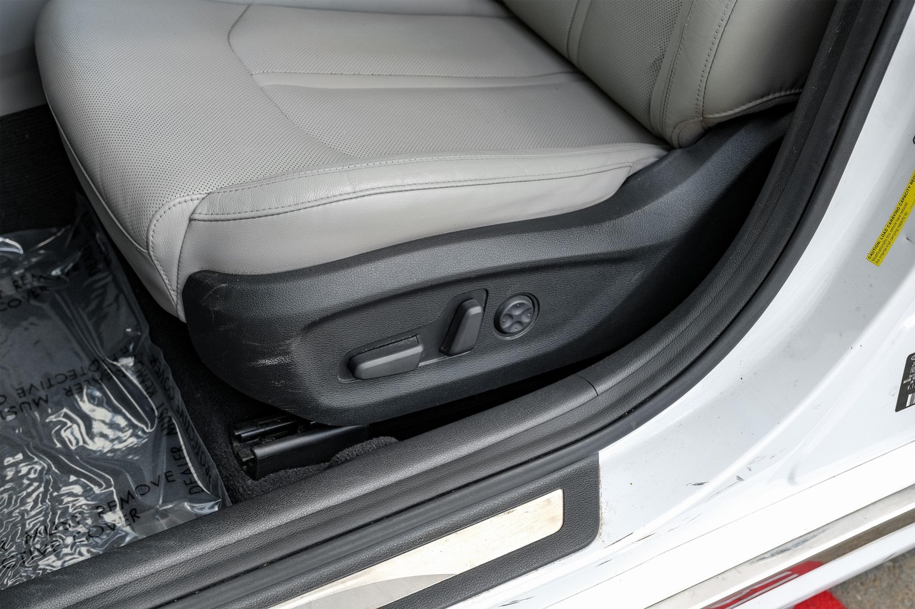 Hyundai Sonata Hybrid Vehicle Main Gallery Image 31