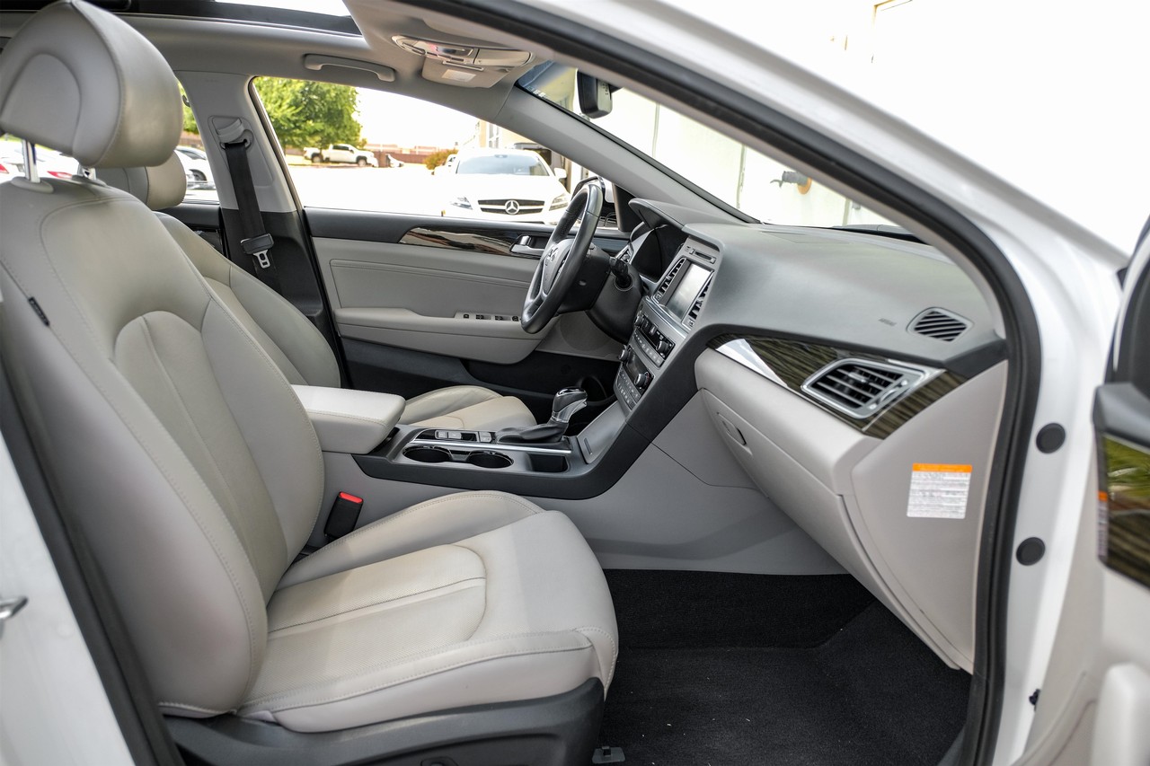 Hyundai Sonata Hybrid Vehicle Main Gallery Image 32
