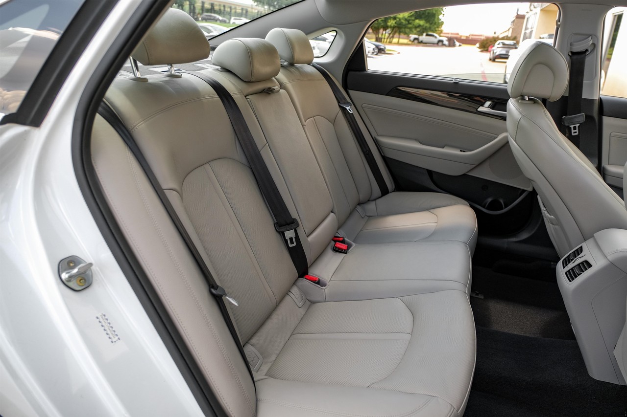 Hyundai Sonata Hybrid Vehicle Main Gallery Image 34