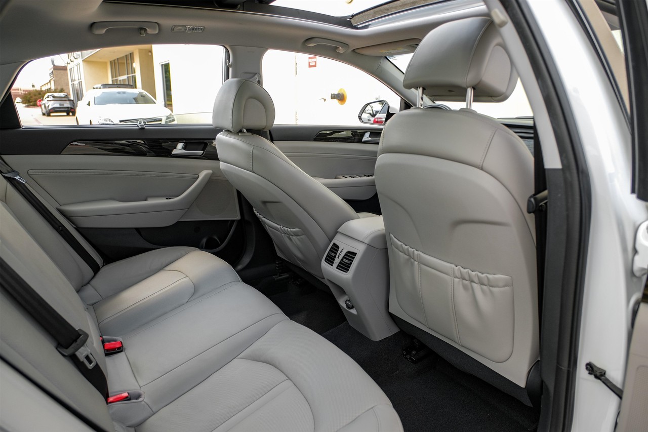 Hyundai Sonata Hybrid Vehicle Main Gallery Image 35