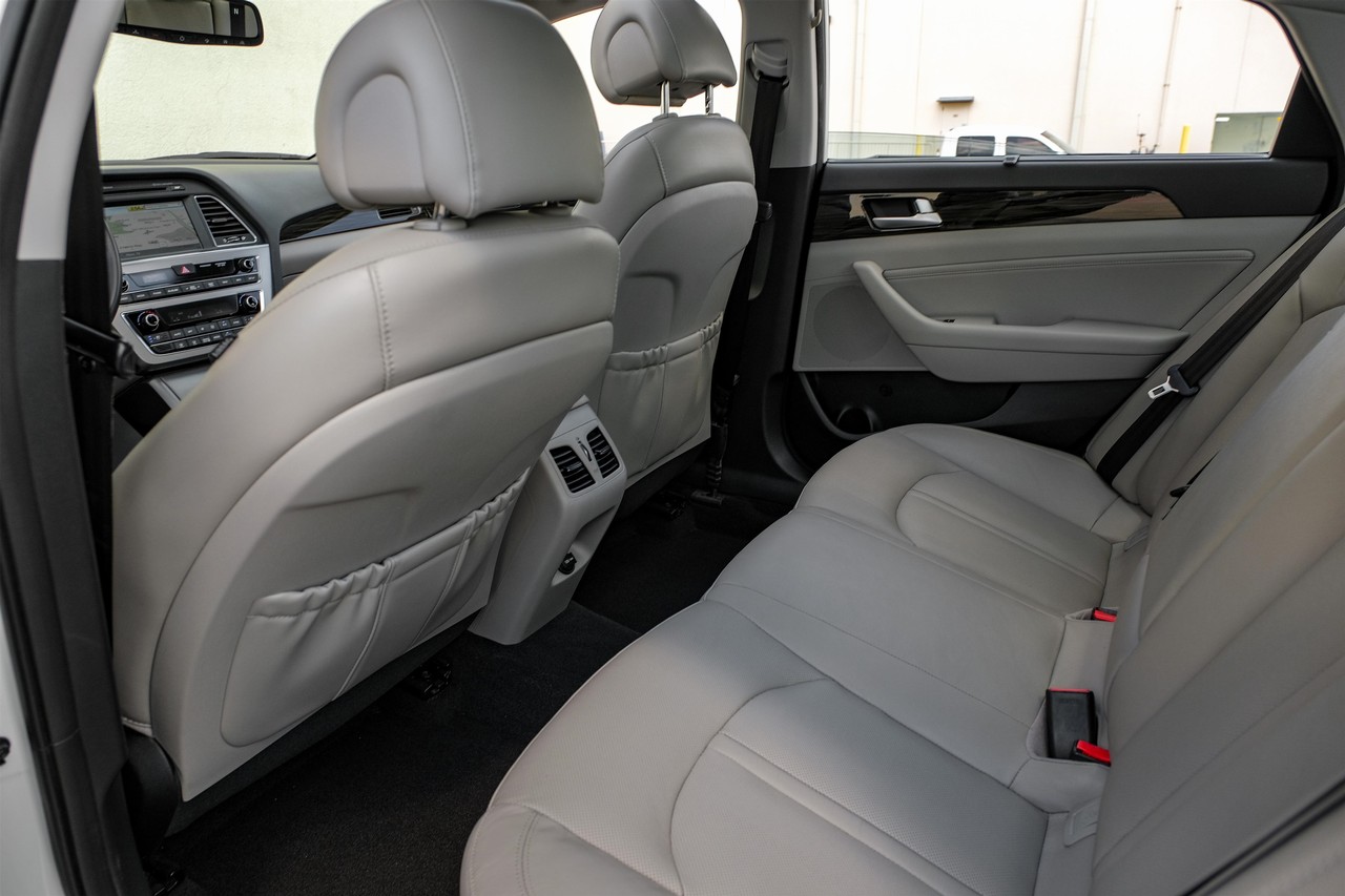 Hyundai Sonata Hybrid Vehicle Main Gallery Image 36