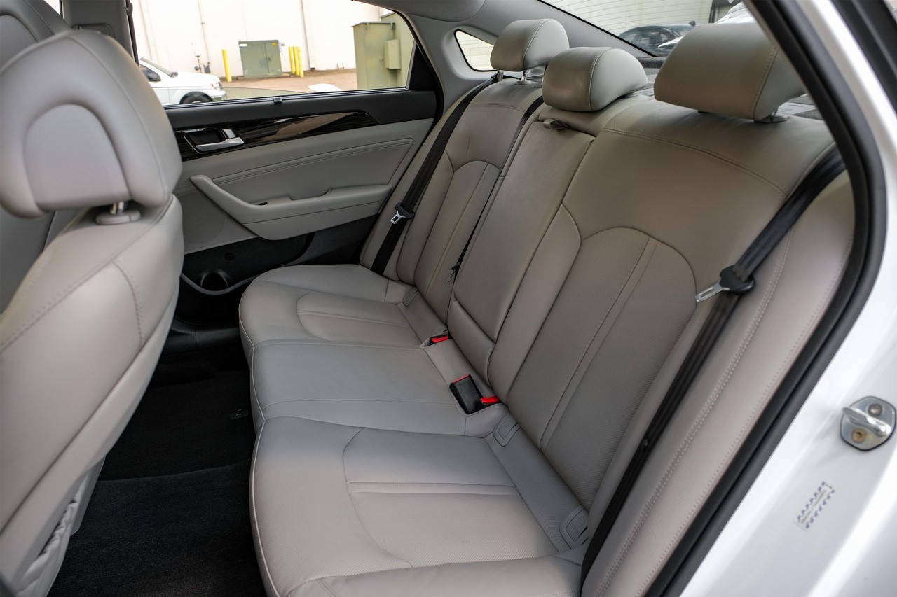 Hyundai Sonata Hybrid Vehicle Main Gallery Image 37