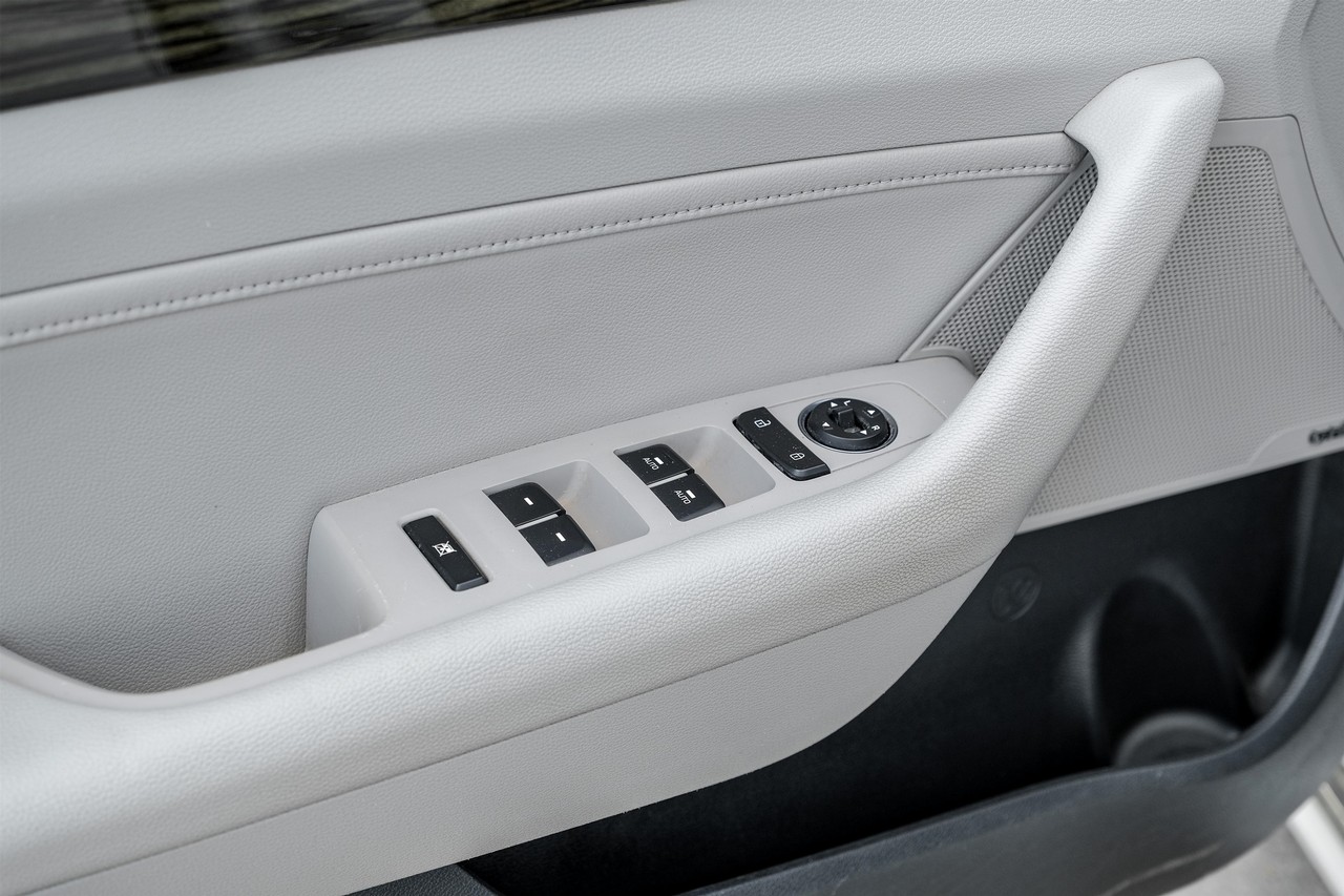 Hyundai Sonata Hybrid Vehicle Main Gallery Image 41
