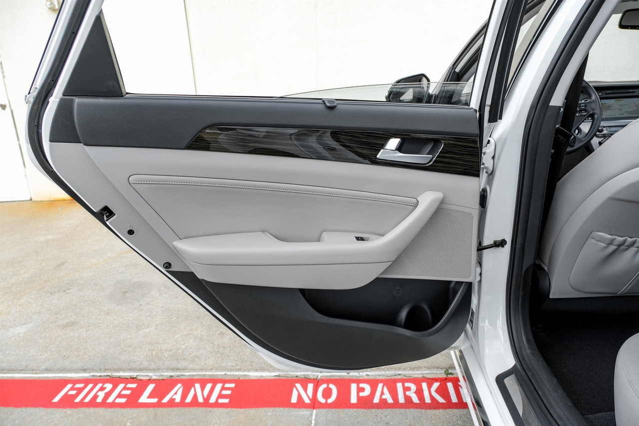Hyundai Sonata Hybrid Vehicle Main Gallery Image 43