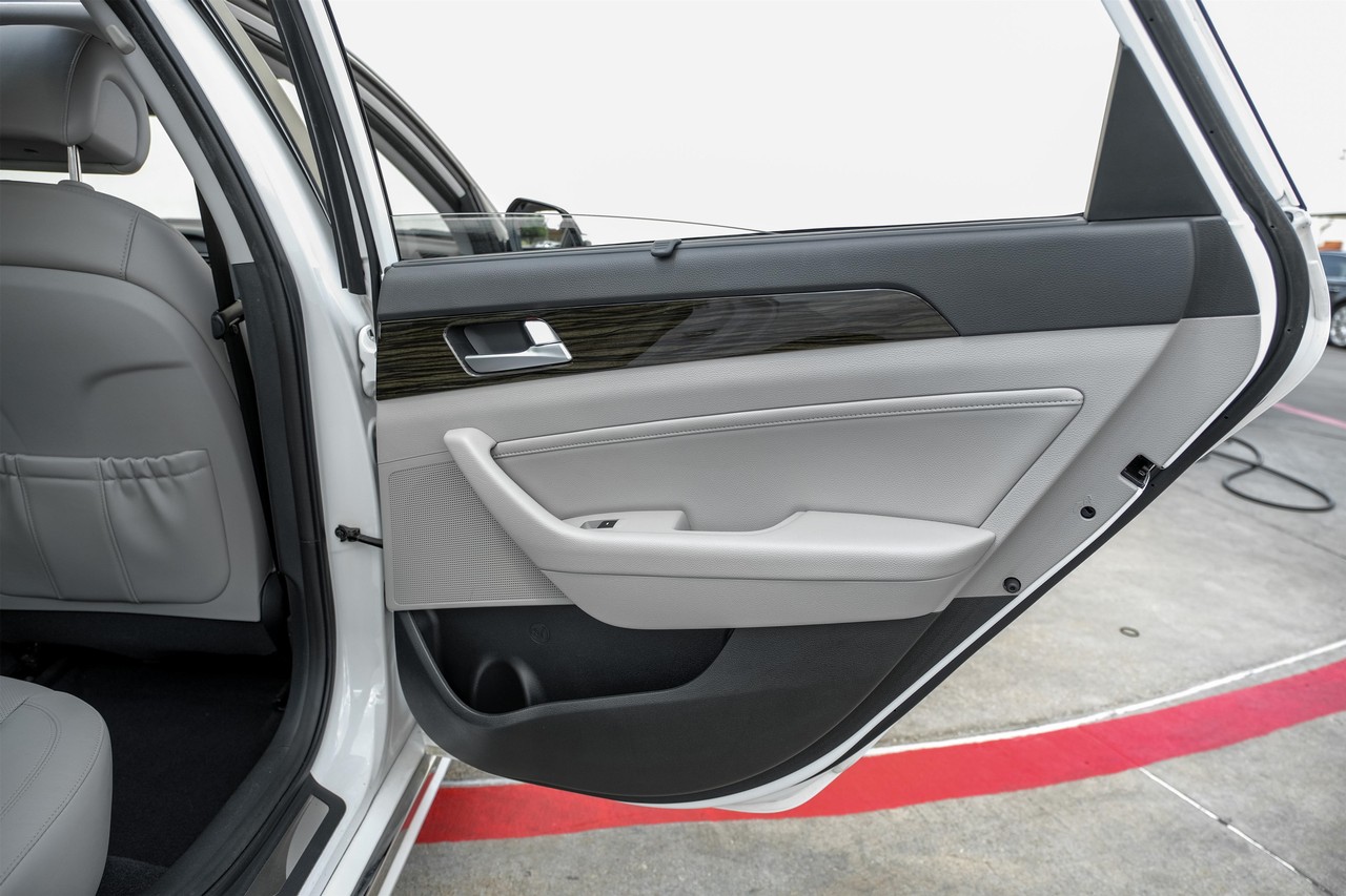 Hyundai Sonata Hybrid Vehicle Main Gallery Image 44