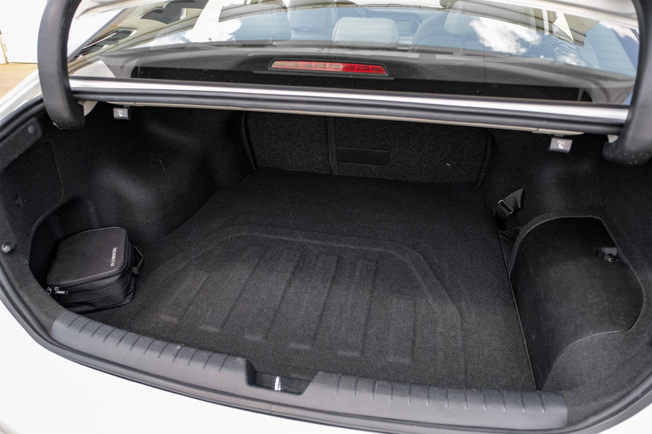 Hyundai Sonata Hybrid Vehicle Main Gallery Image 47