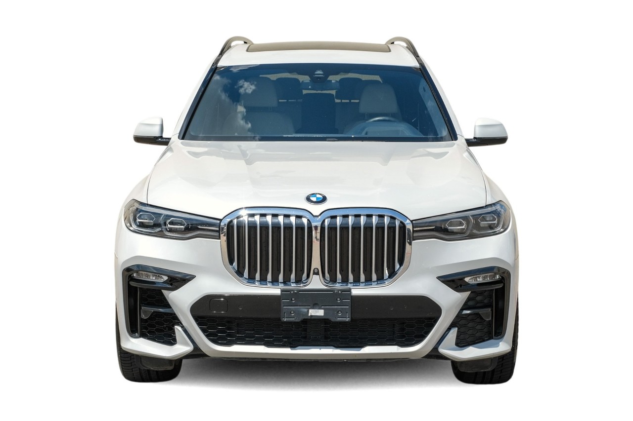 BMW X7 Vehicle Main Gallery Image 05