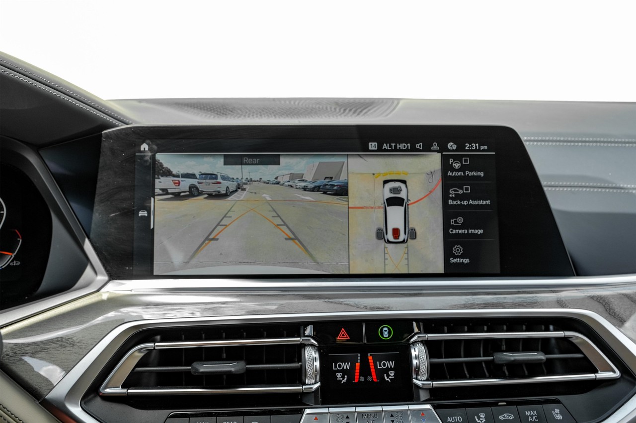 BMW X7 Vehicle Main Gallery Image 21