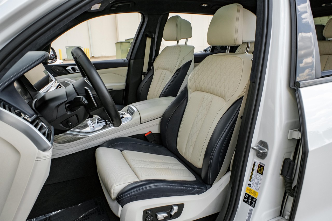 BMW X7 Vehicle Main Gallery Image 28