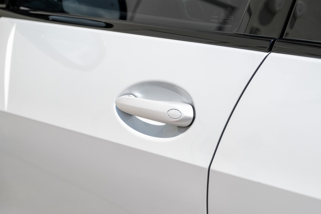 BMW X7 Vehicle Main Gallery Image 36