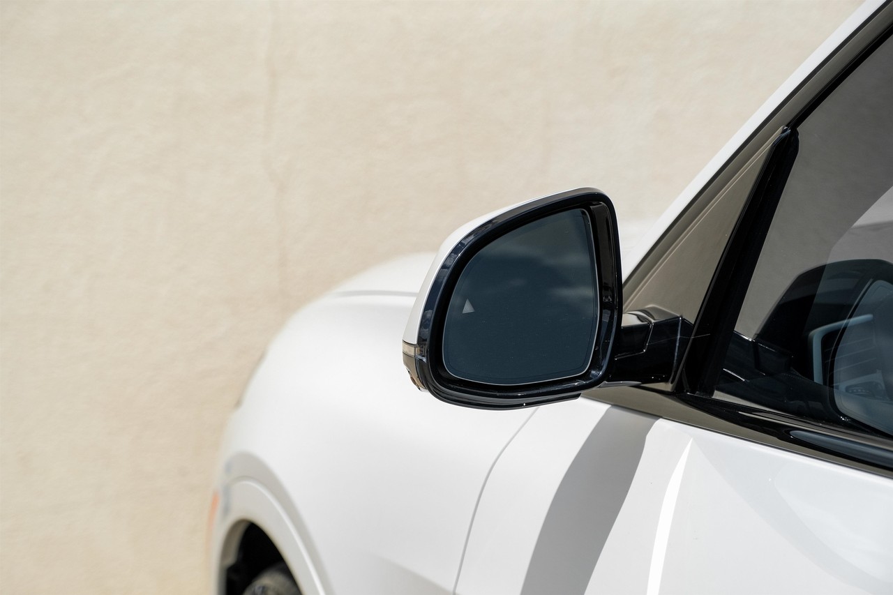BMW X7 Vehicle Main Gallery Image 37