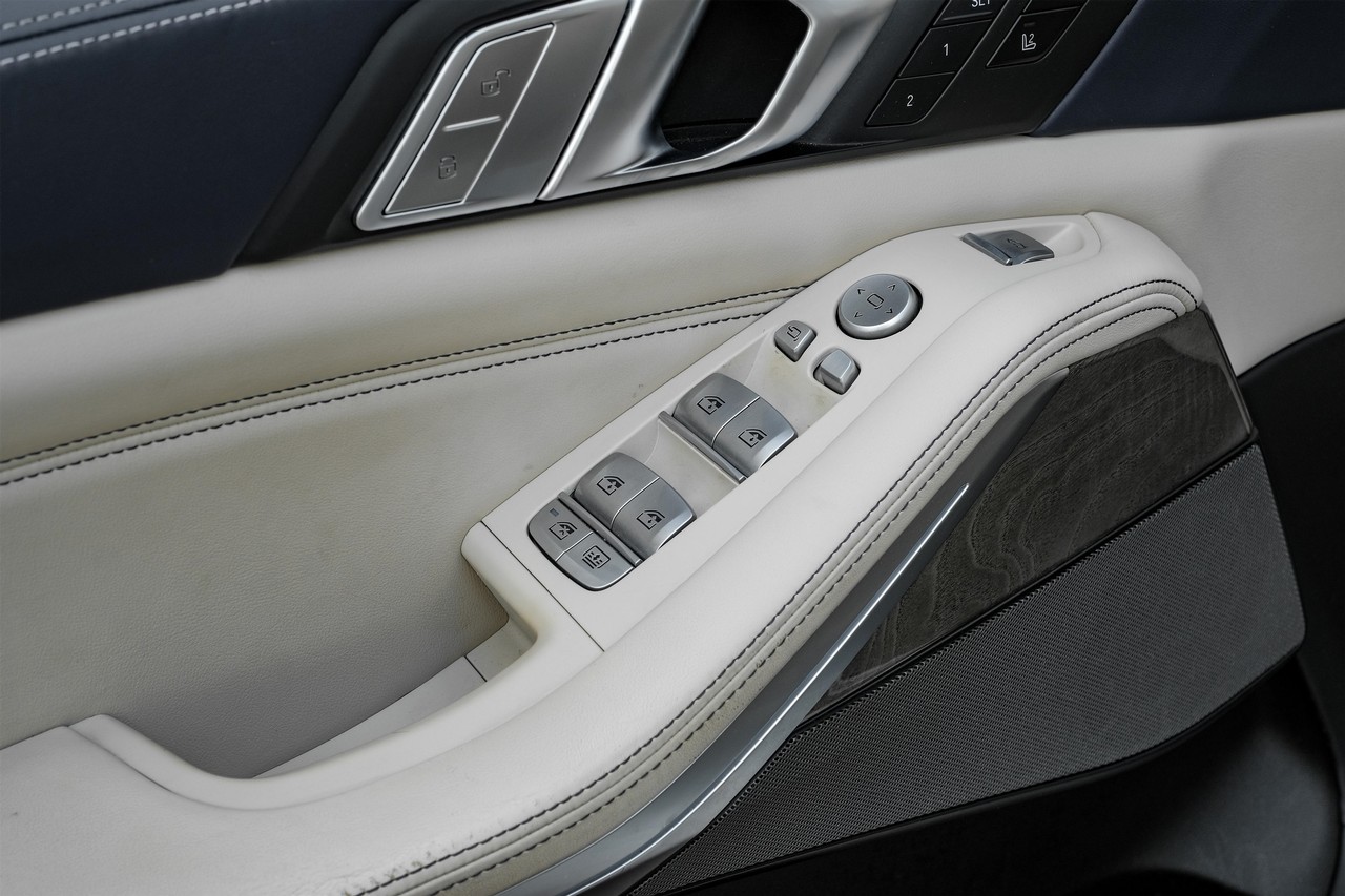 BMW X7 Vehicle Main Gallery Image 39