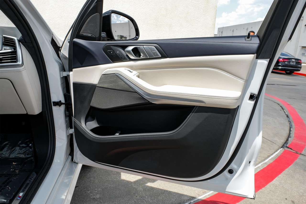 BMW X7 Vehicle Main Gallery Image 40