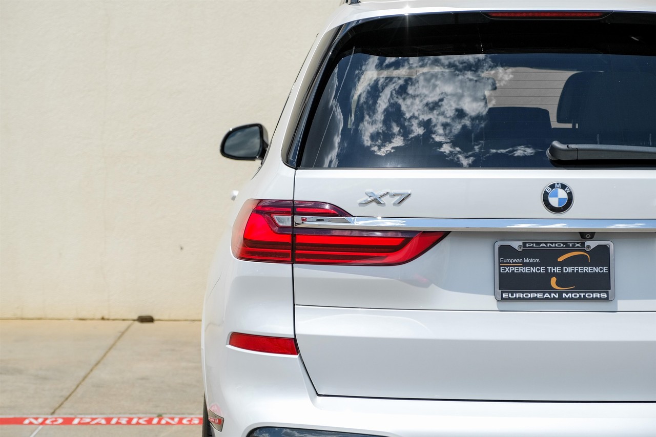 BMW X7 Vehicle Main Gallery Image 44