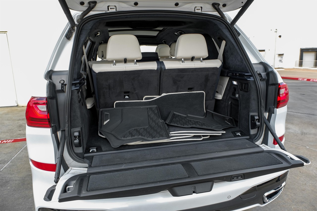 BMW X7 Vehicle Main Gallery Image 46