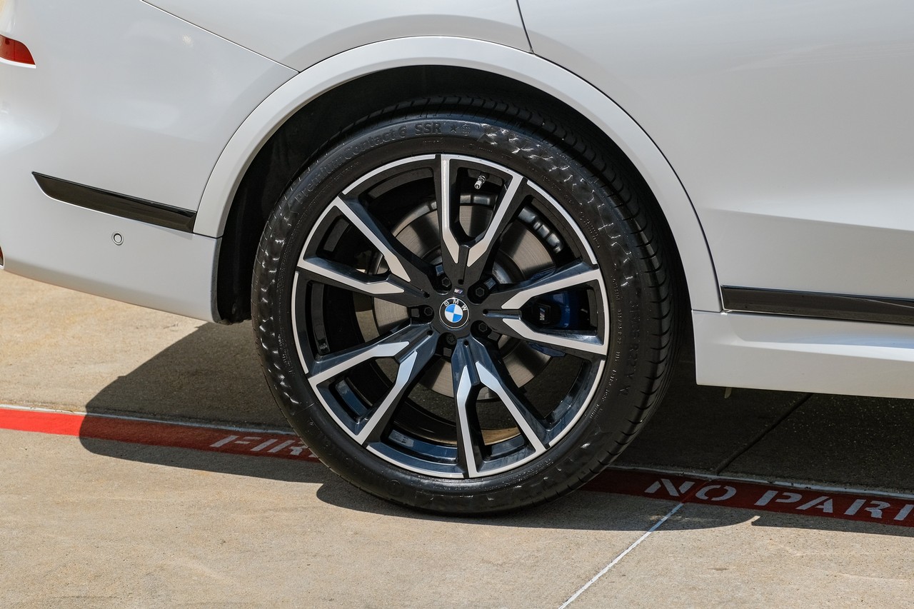 BMW X7 Vehicle Main Gallery Image 48