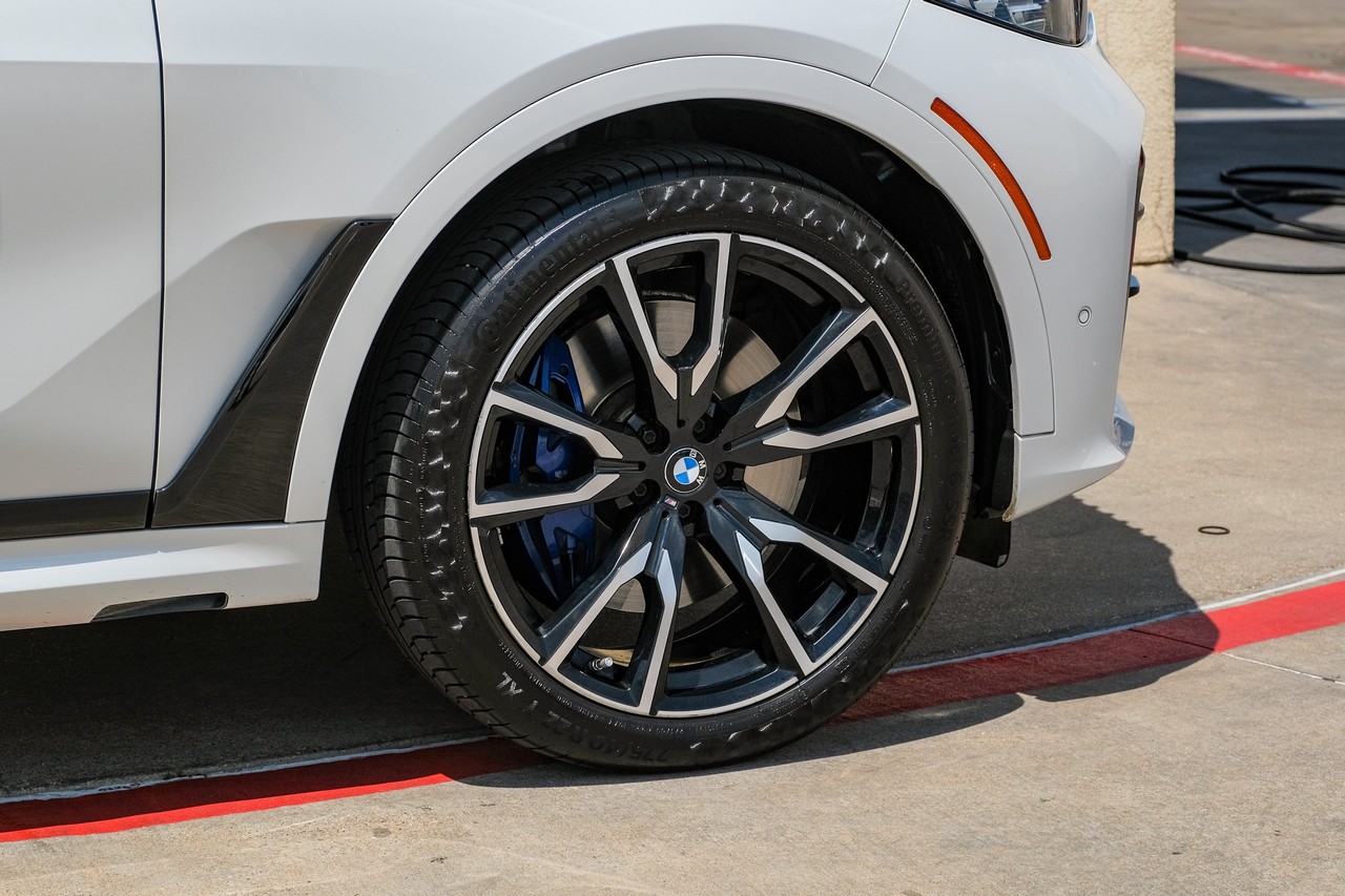 BMW X7 Vehicle Main Gallery Image 49