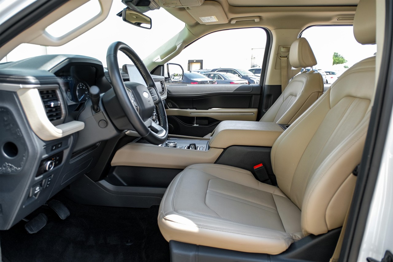 Ford Expedition Vehicle Main Gallery Image 04