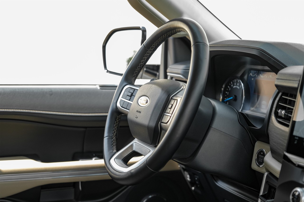 Ford Expedition Vehicle Main Gallery Image 14