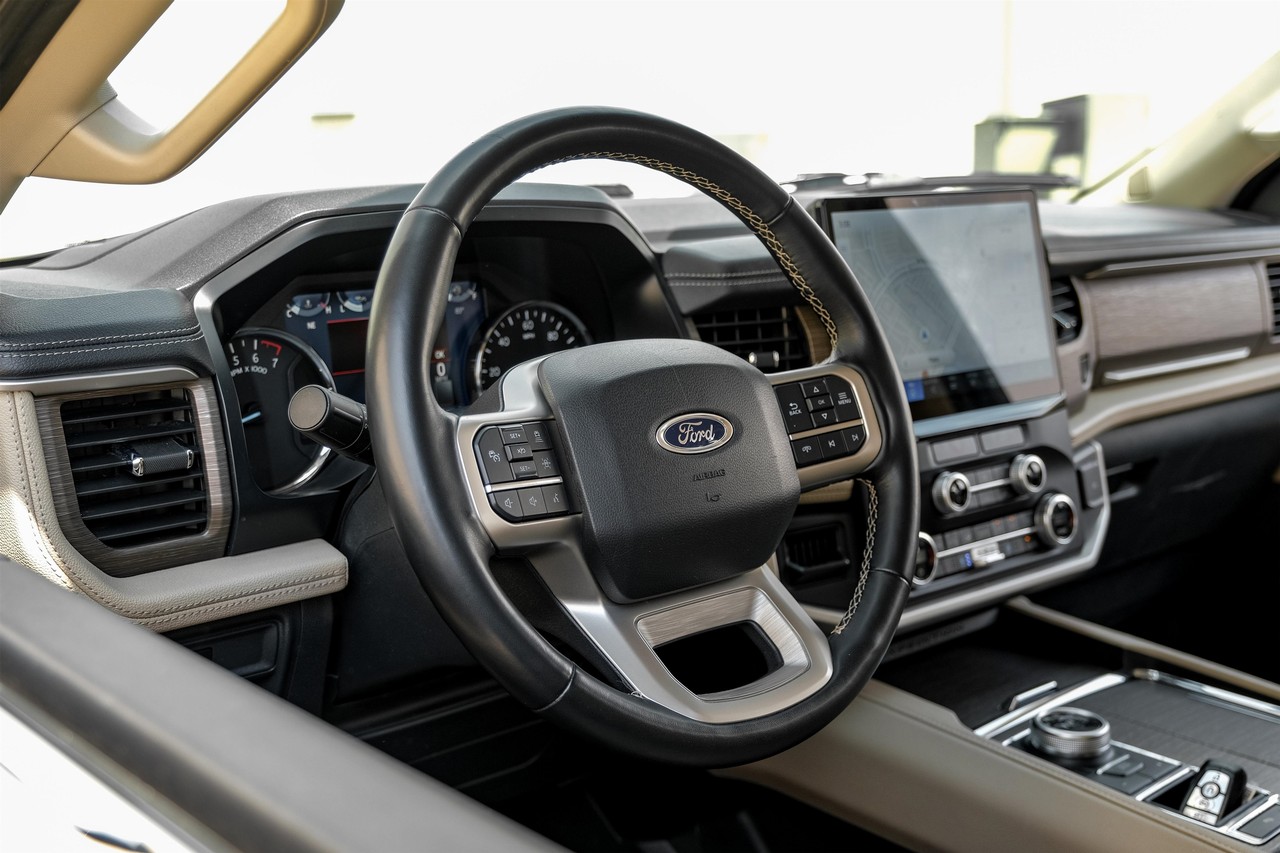 Ford Expedition Vehicle Main Gallery Image 16