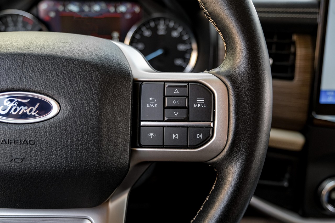 Ford Expedition Vehicle Main Gallery Image 18