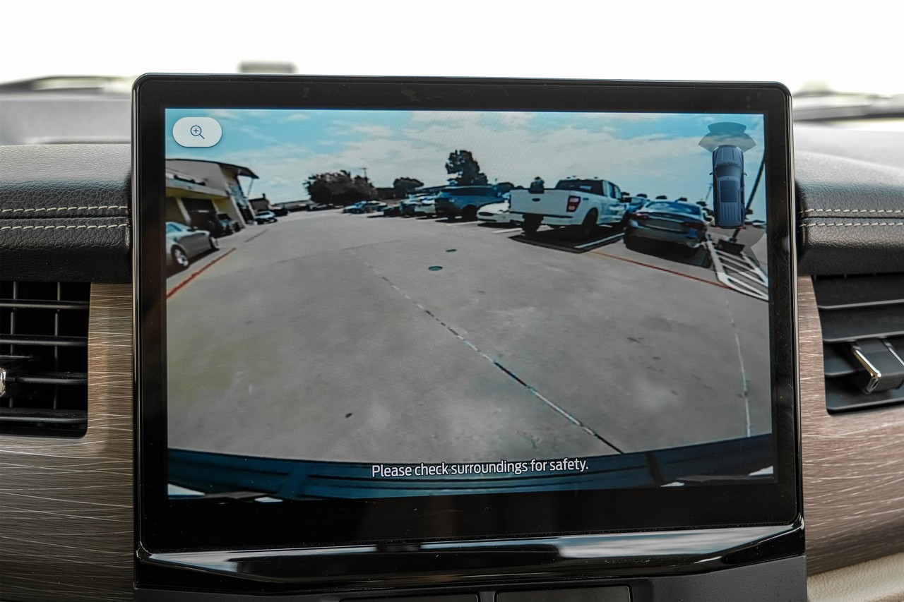 Ford Expedition Vehicle Main Gallery Image 23