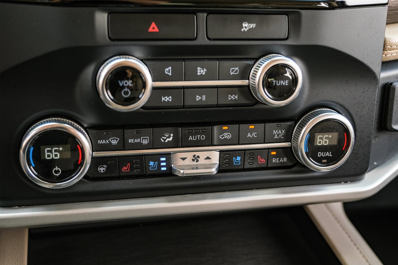 Ford Expedition Vehicle Main Gallery Image 28
