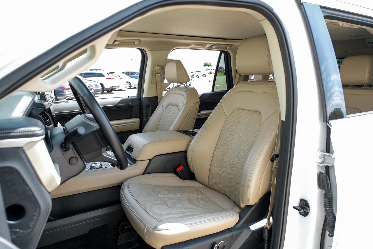Ford Expedition Vehicle Main Gallery Image 31
