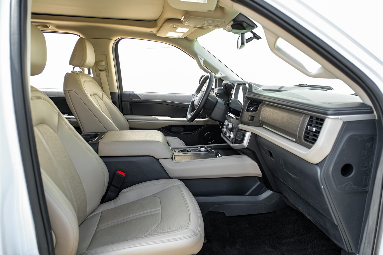 Ford Expedition Vehicle Main Gallery Image 33