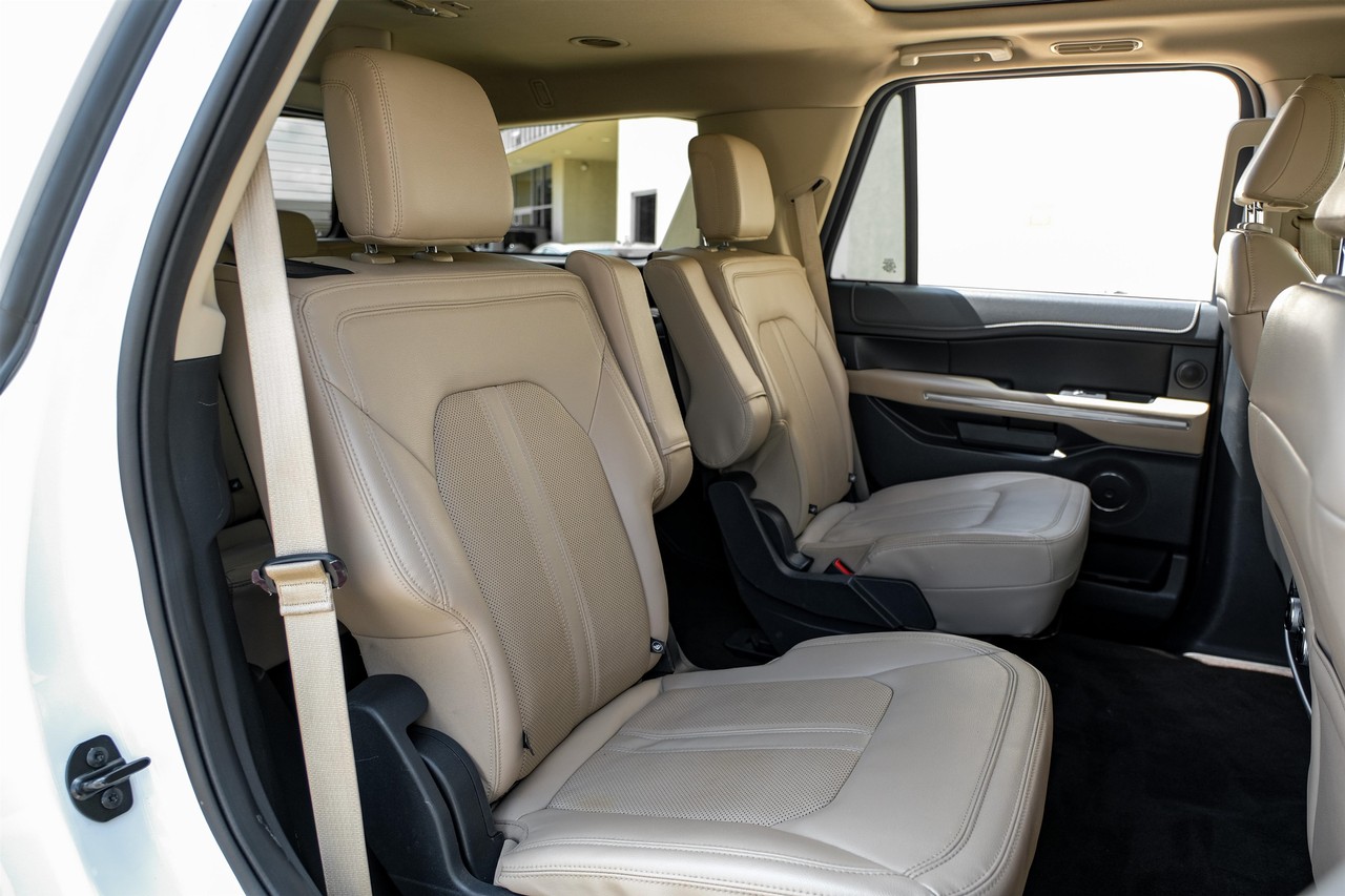Ford Expedition Vehicle Main Gallery Image 35
