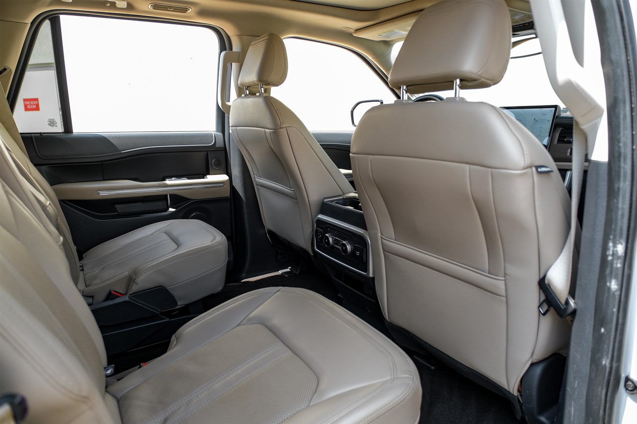 Ford Expedition Vehicle Main Gallery Image 36