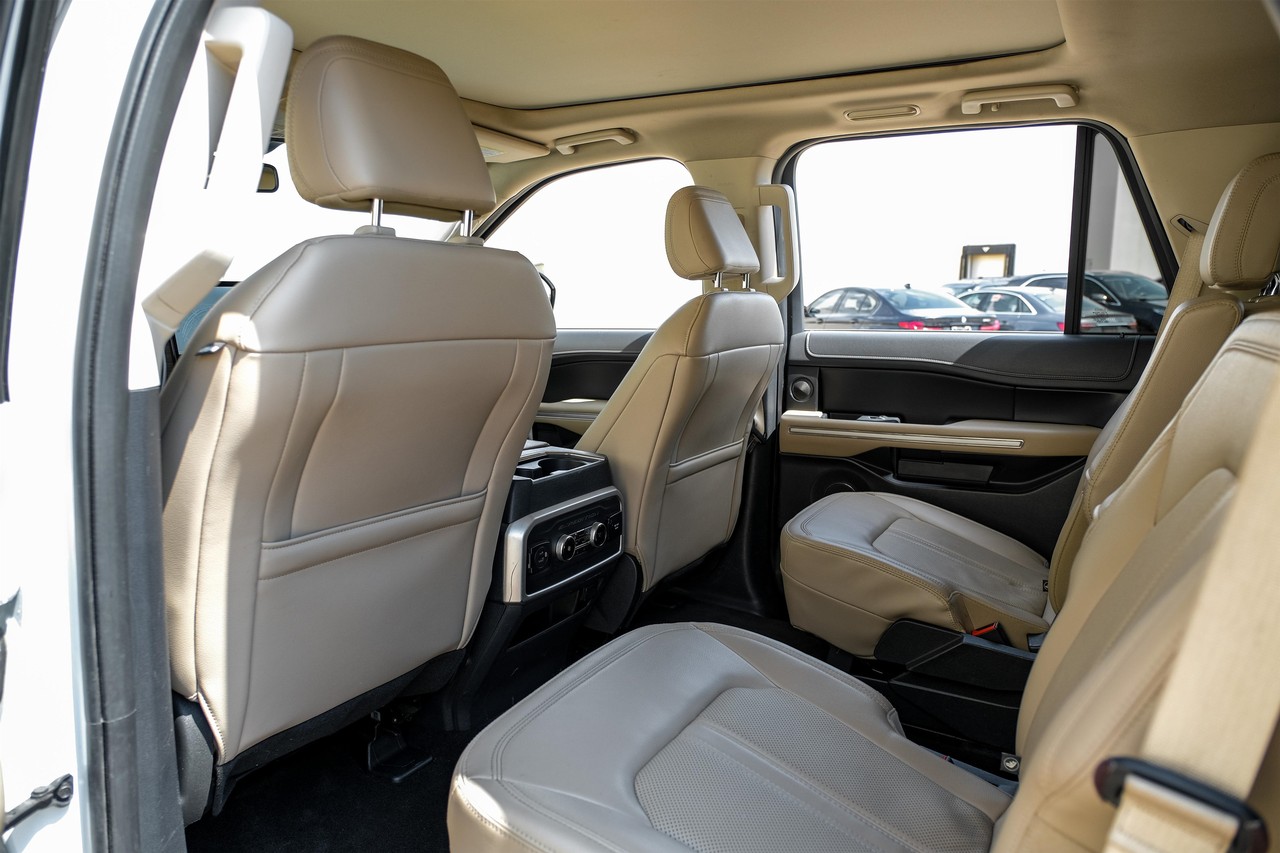 Ford Expedition Vehicle Main Gallery Image 37