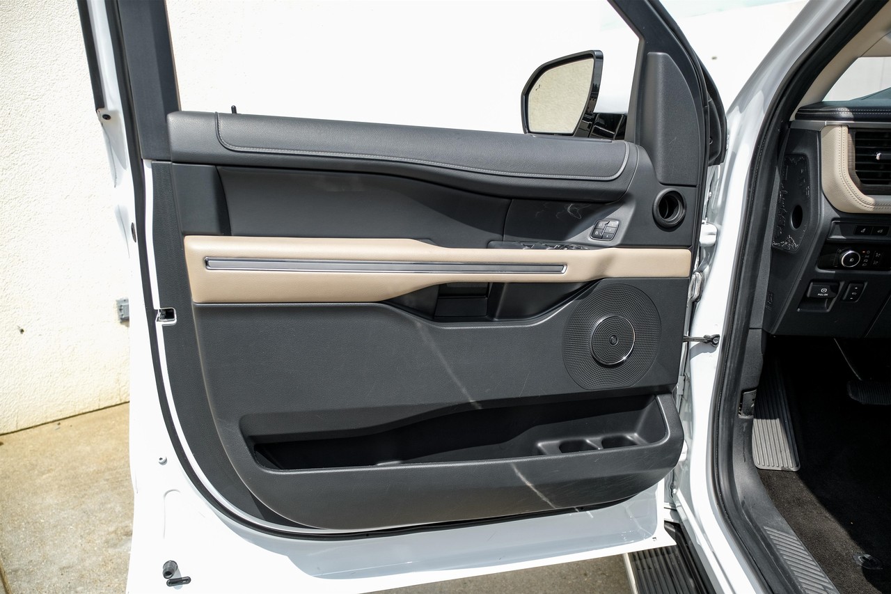 Ford Expedition Vehicle Main Gallery Image 39