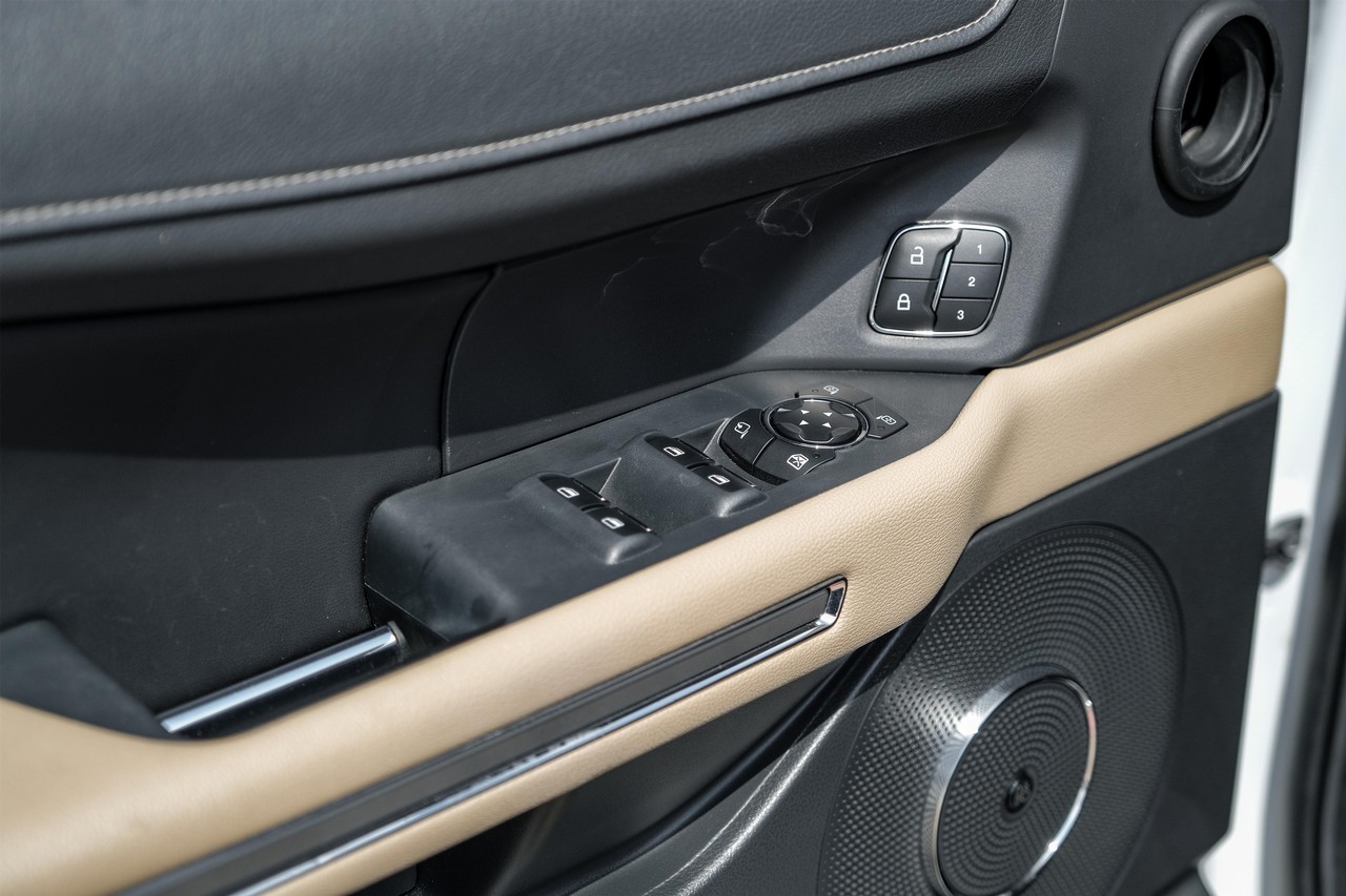 Ford Expedition Vehicle Main Gallery Image 40