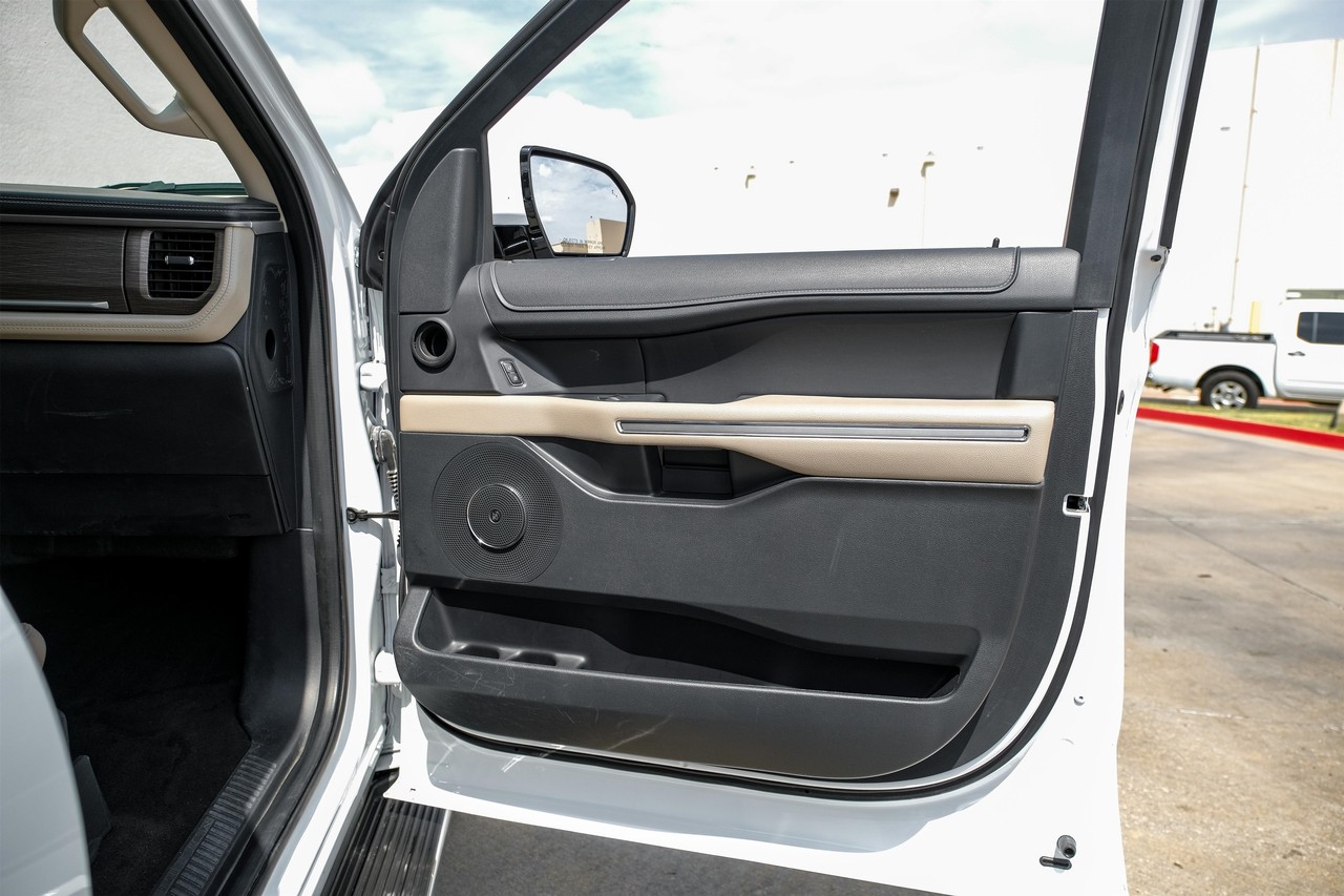 Ford Expedition Vehicle Main Gallery Image 41