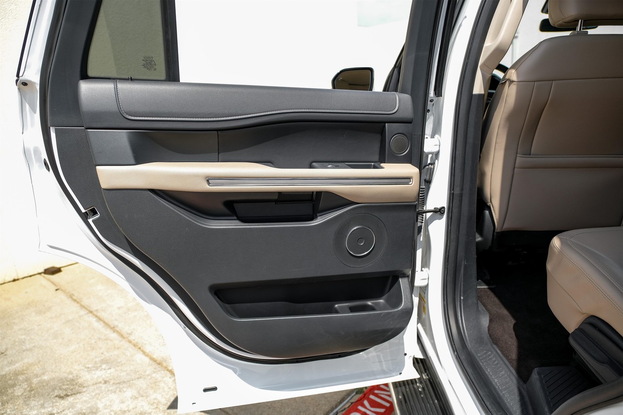 Ford Expedition Vehicle Main Gallery Image 42