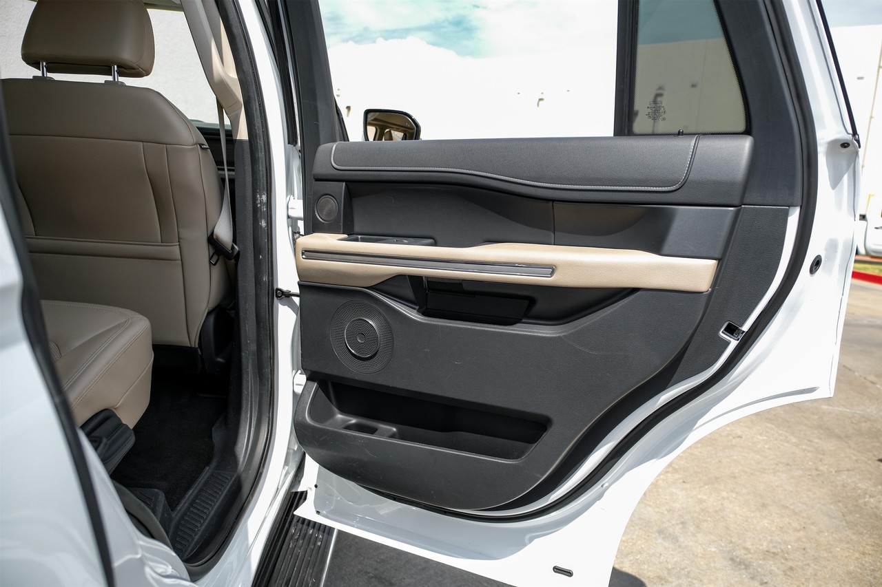 Ford Expedition Vehicle Main Gallery Image 43