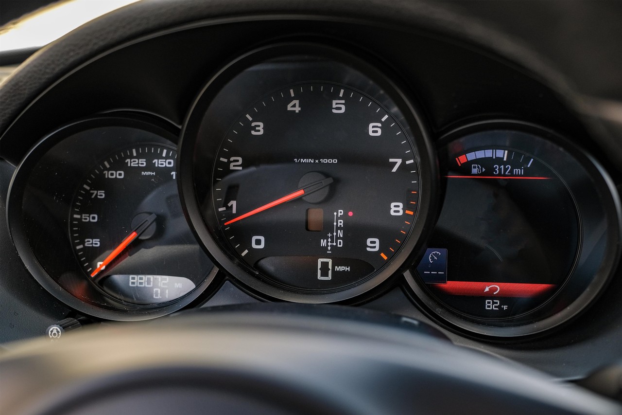 Porsche Boxster Vehicle Main Gallery Image 17