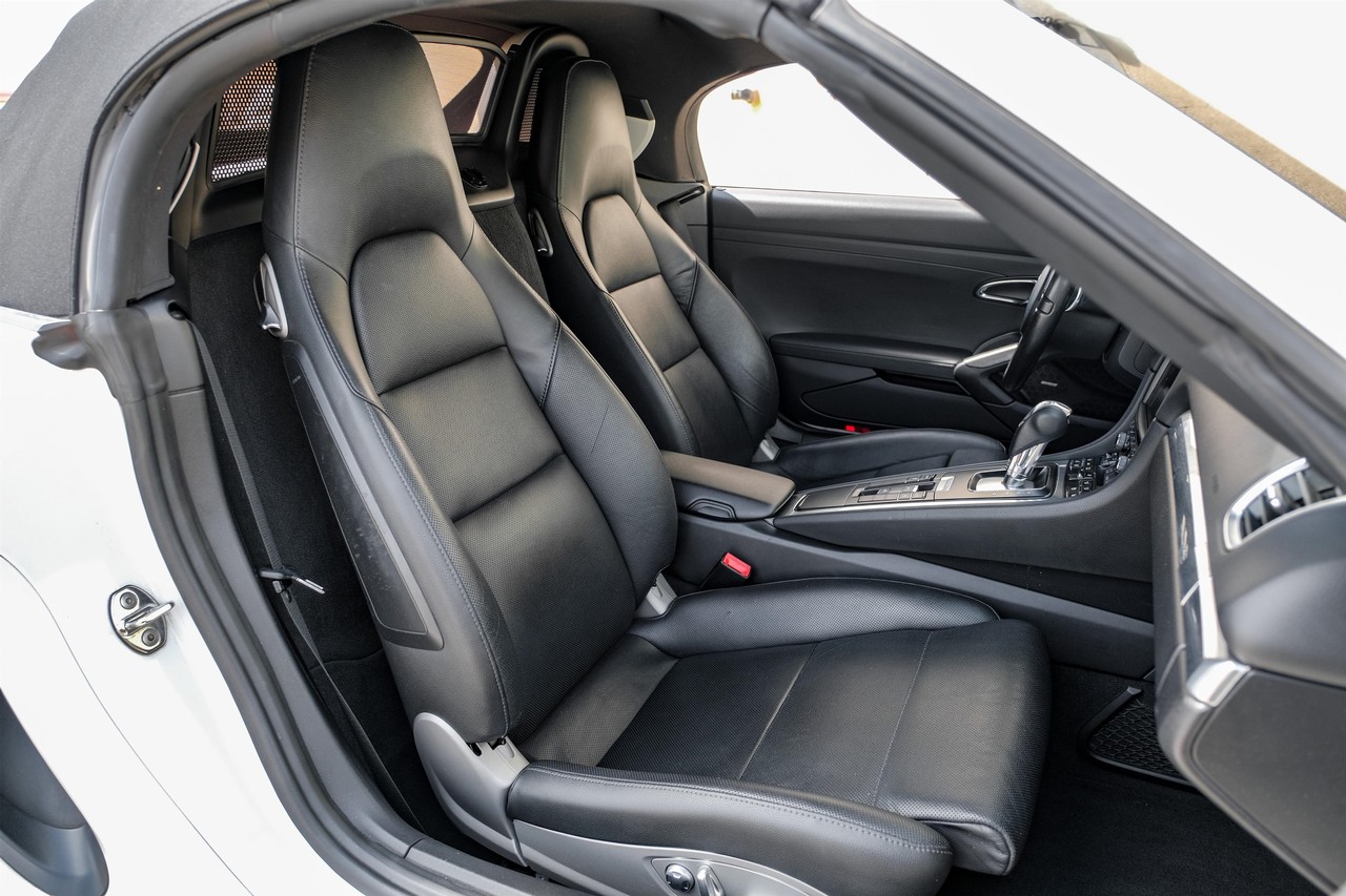 Porsche Boxster Vehicle Main Gallery Image 32