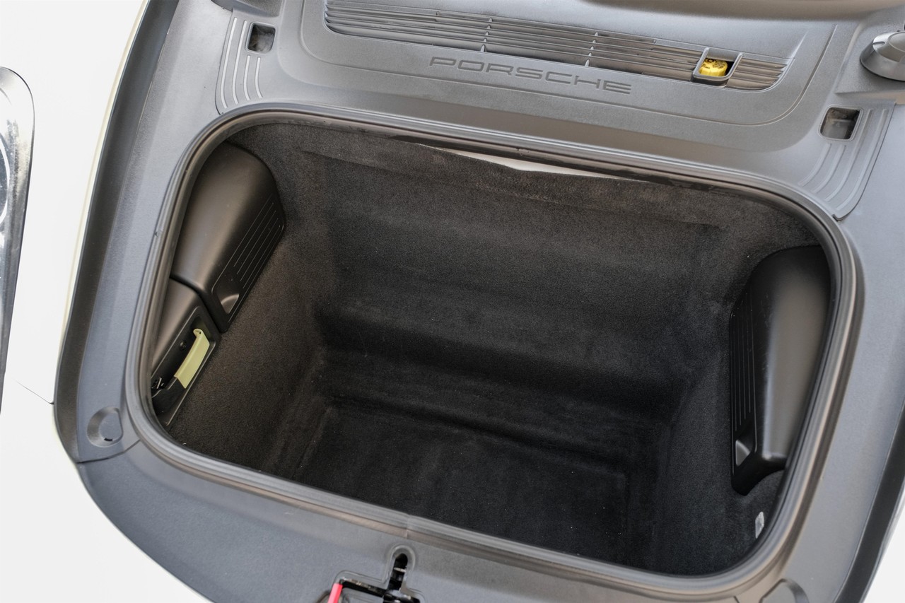Porsche Boxster Vehicle Main Gallery Image 37