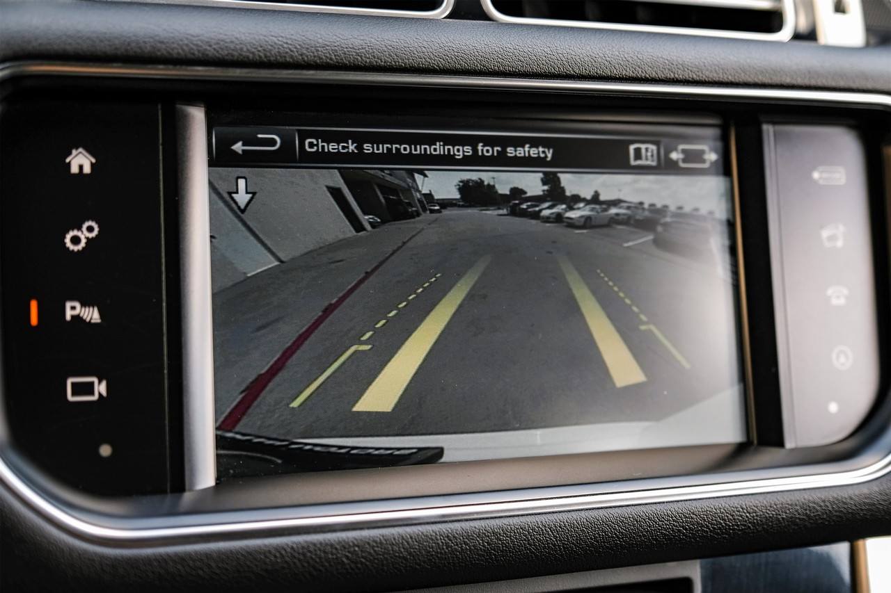 Land Rover Range Rover Vehicle Main Gallery Image 22