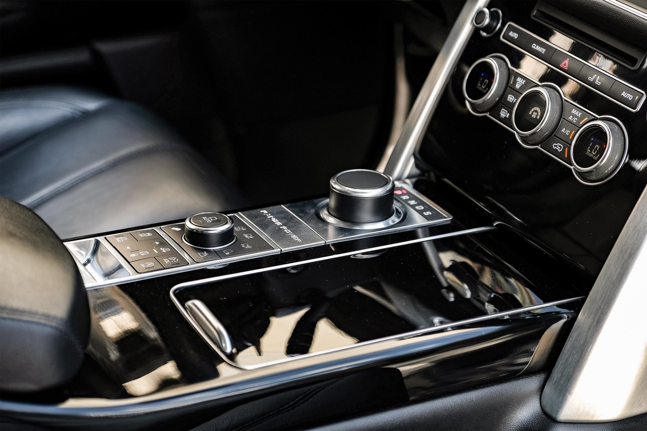 Land Rover Range Rover Vehicle Main Gallery Image 23