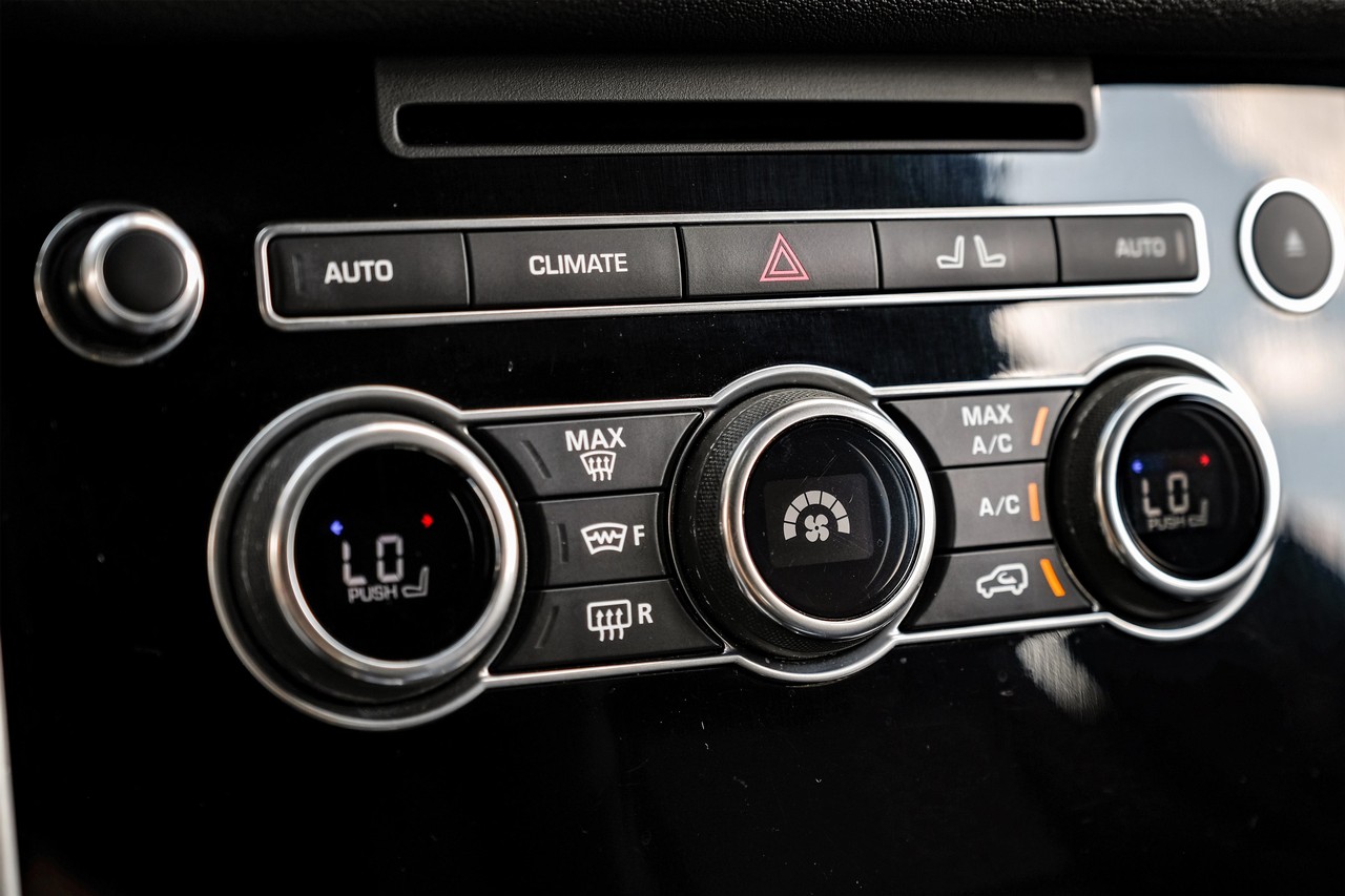Land Rover Range Rover Vehicle Main Gallery Image 25