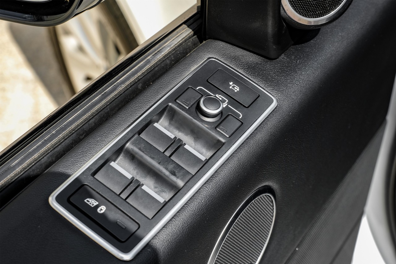 Land Rover Range Rover Vehicle Main Gallery Image 40